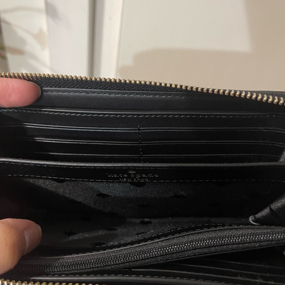 Kate Spade NWOT Black Quilted Wallet - Picture 8 of 9